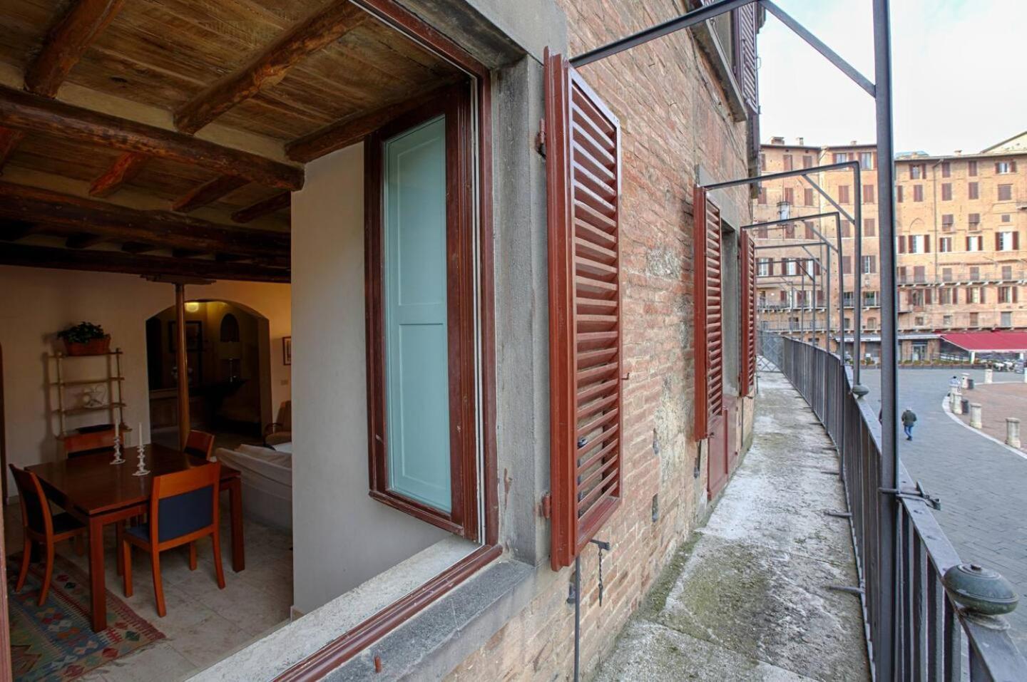 The Balcony Suite - Affaccio Su Piazza Del Campo Сиена Экстерьер фото